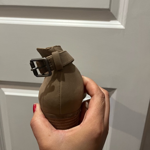 Gorgeous and comfortable sandals - Picture 4 of 6